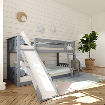 Max & Lily Solid Wood Low Bunk Bed with Slide for Kids