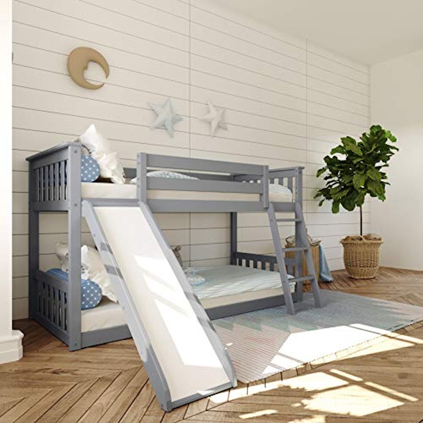 Max & Lily Solid Wood Low Bunk Bed with Slide for Kids