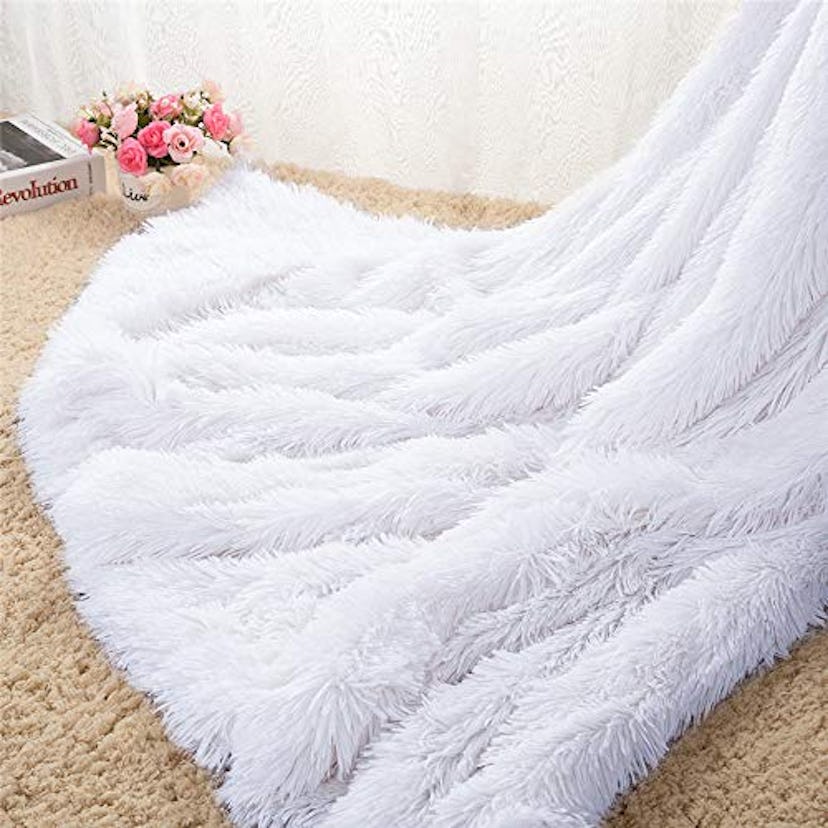 Cozy Faux Fur Throw Blanket