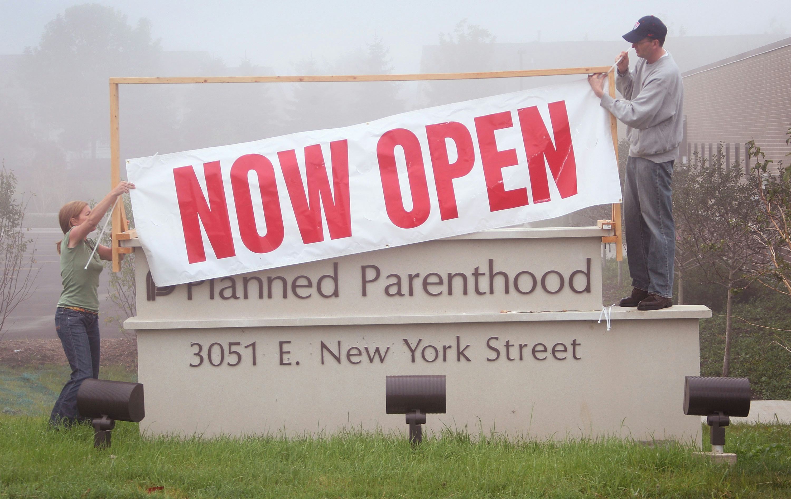 What Would Happen If Planned Parenthood Was Defunded? 6 Frightening Options