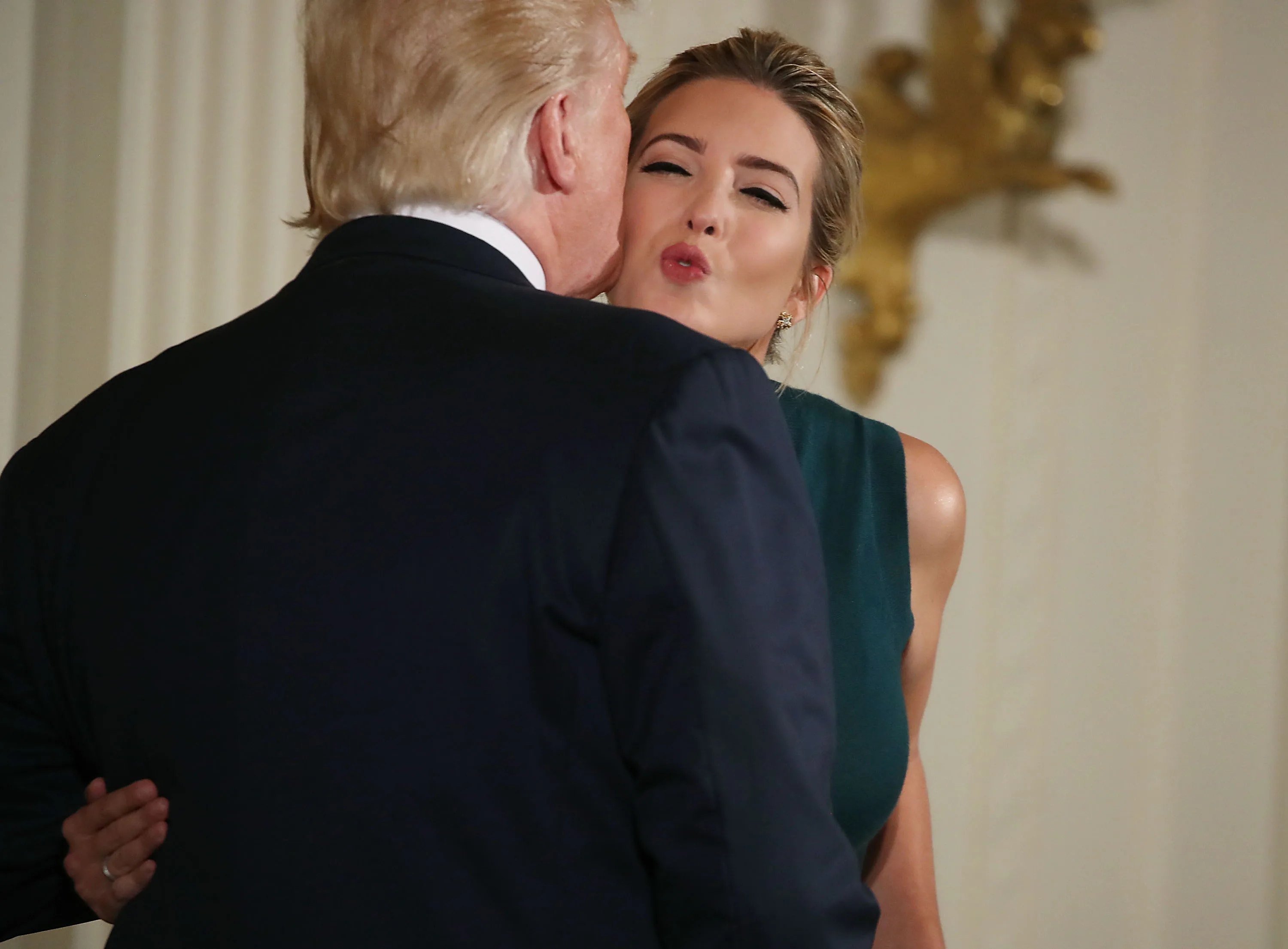 What Ivanka & Donald Trump's Body Language Tells Us, According To Experts