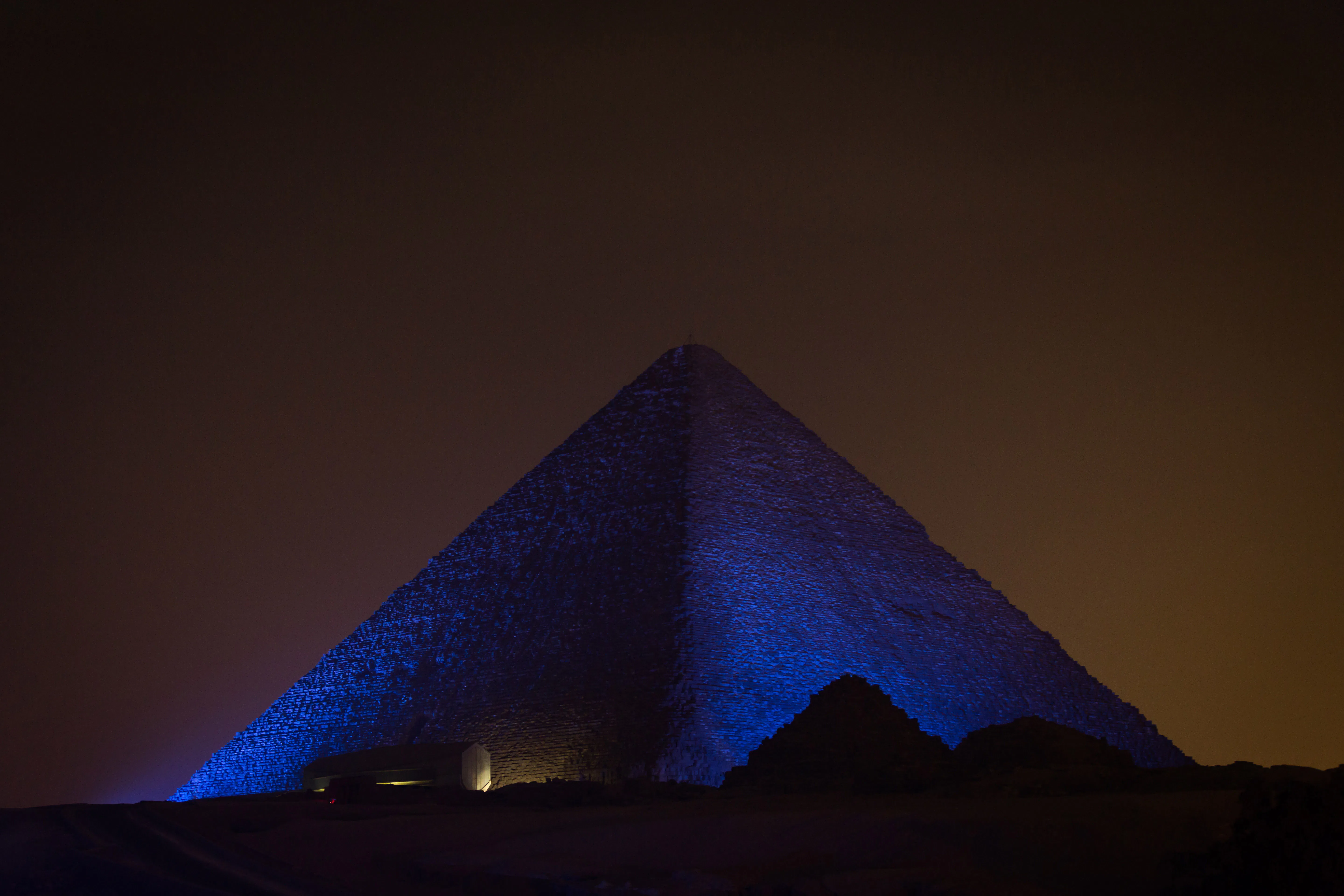 Scientists Discovered A Hidden Hole Inside One Of The Great Pyramids ...