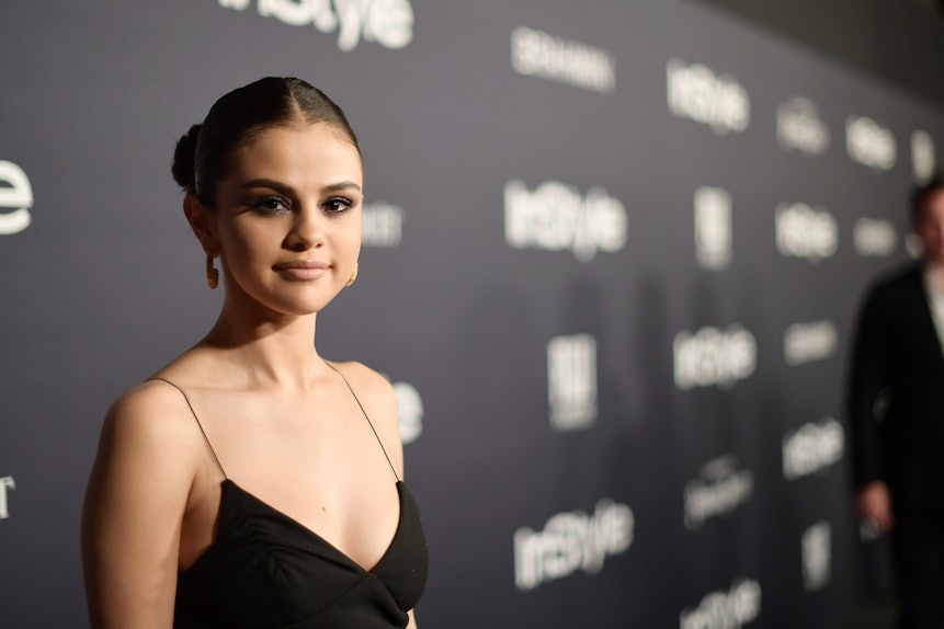 Photos Of Selena Gomez S Blonde Hair At The Amas Prove She Can