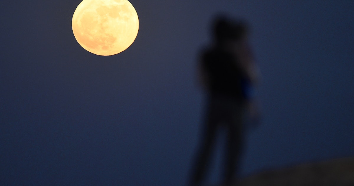 What Does It Mean If The Full Moon Is In Gemini? Here's What You Need ...