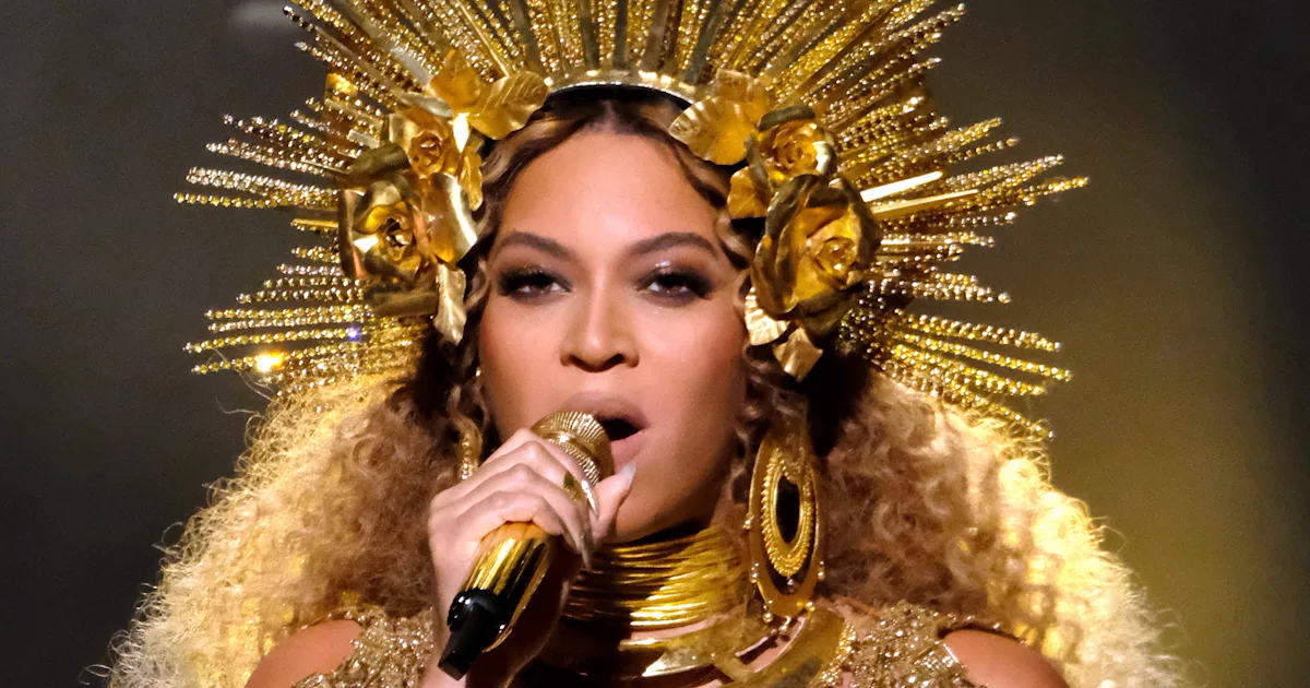 Beyonce Changed Her Hair Color, & Of Course Fans Are Loving It
