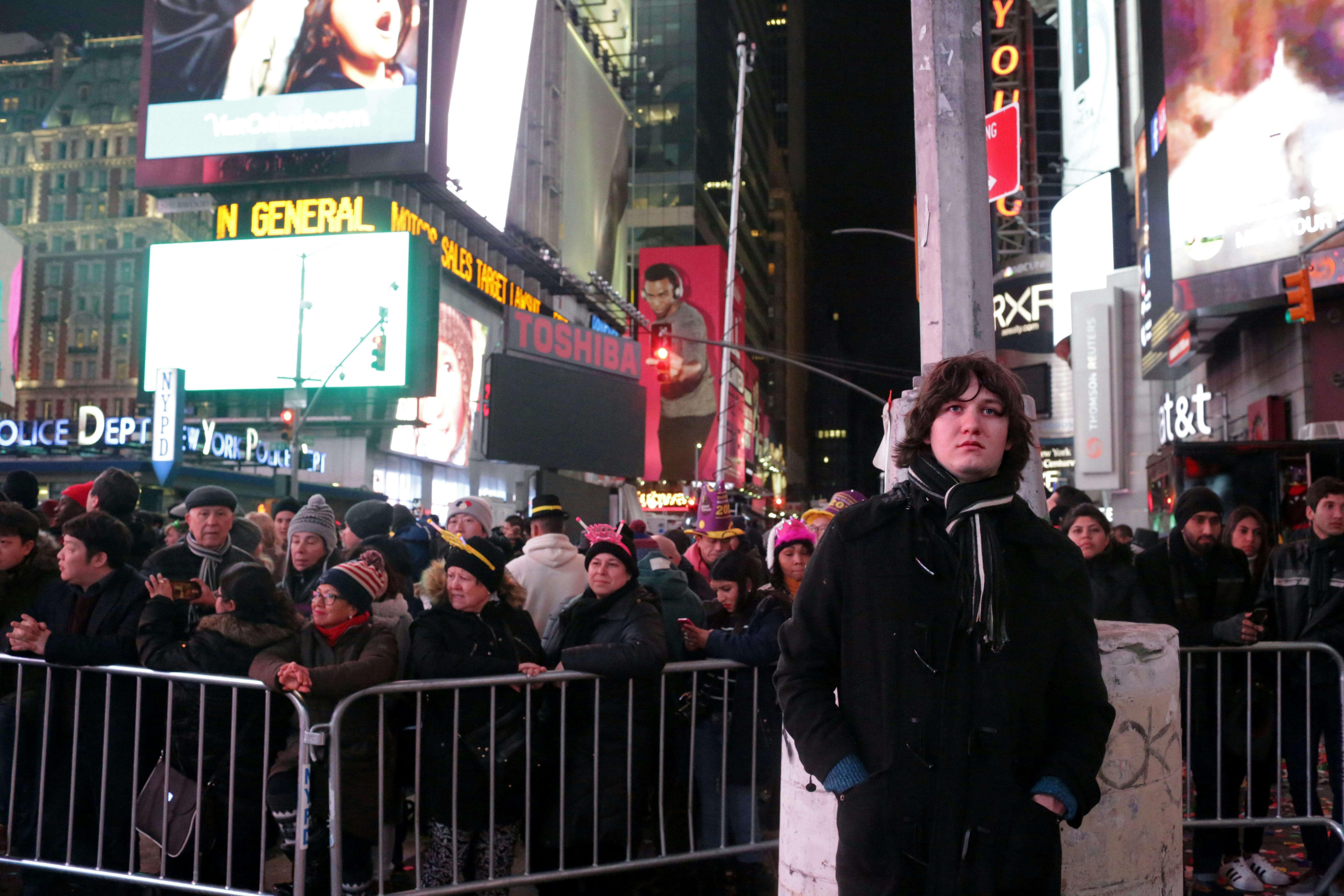 13 Cheap Things To Do On New Year’s Eve That Are Proof Having Fun Doesn’t Have To Be Expensive