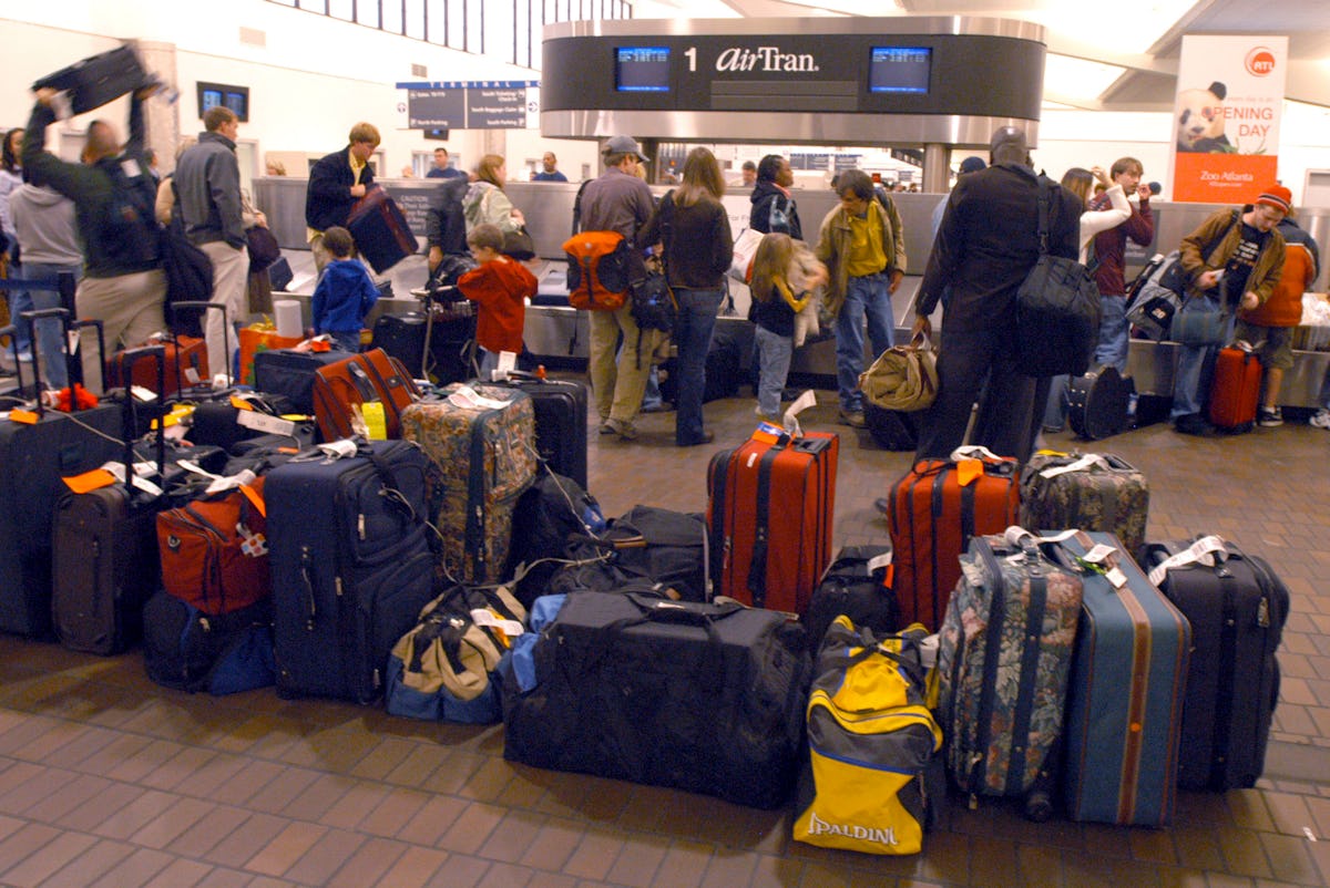 Часы в аэропорту