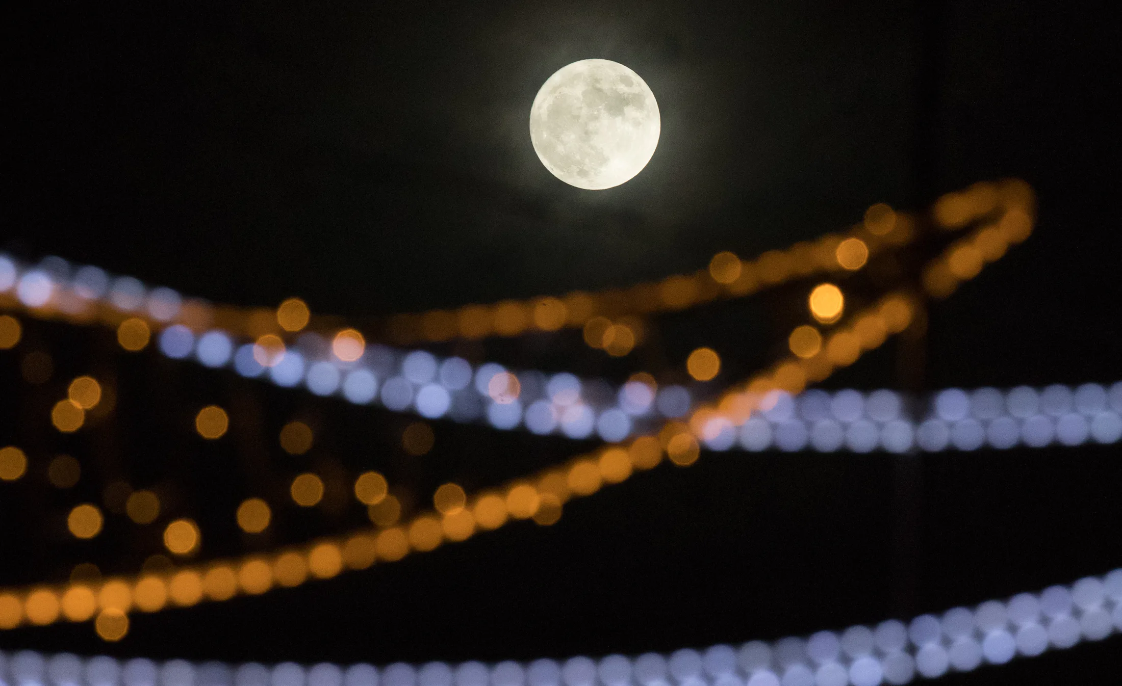 Why Is The January Moon Called The Wolf Moon? Here's How It Got Its ...