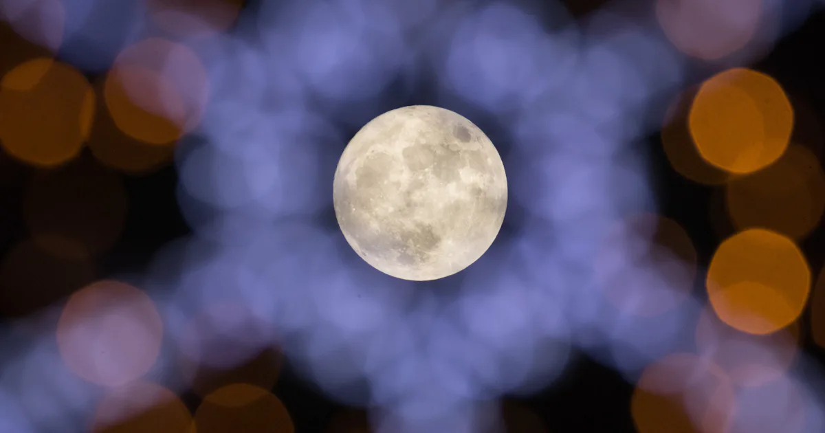 Why Is The January Moon Called The Wolf Moon? Here's How It Got Its ...
