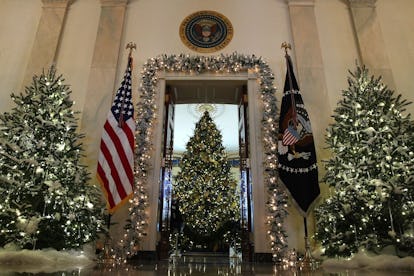 Volunteer Decorate White House Christmas 2021 Who Decorates The White House For Christmas A Group Of Volunteers Made It Magical Volunteer Decorate White House Christmas 2021 Who Decorates The White House For Christmas A Group Of Volunteers Made It Magical
