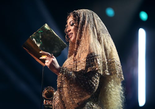 Beyoncé at the Grammys in a golden dress and veil 