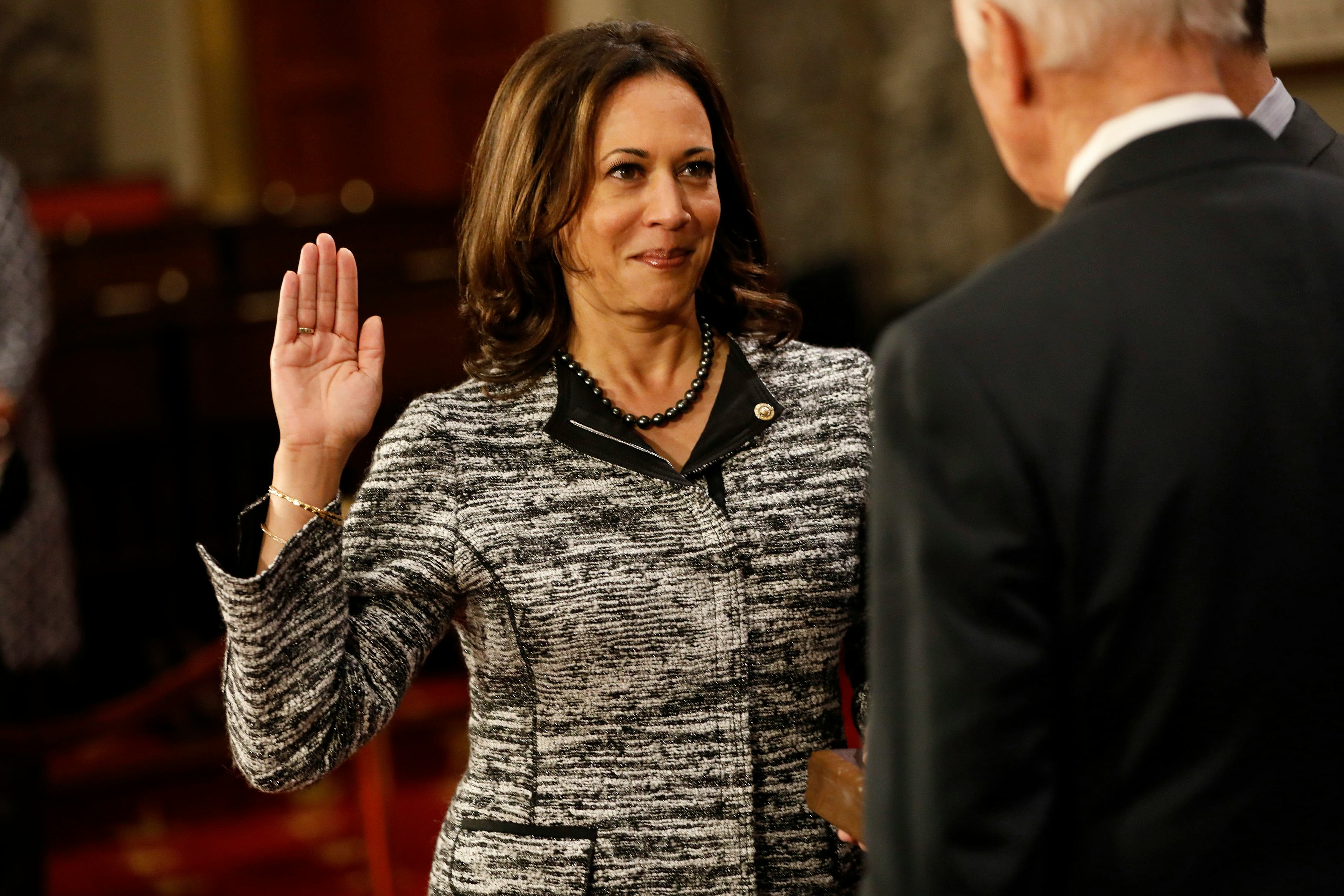 Seven Signs Kamala Harris Will Run For President In 2020