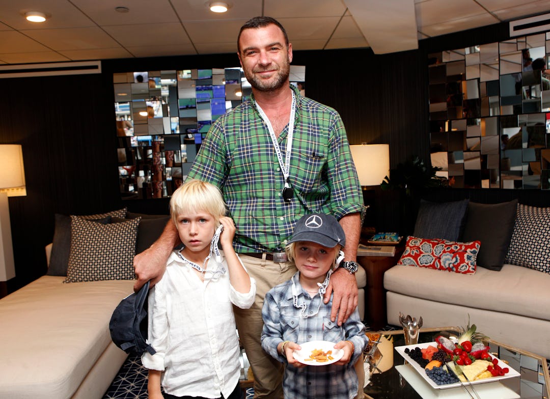 Liev Schreiber Let His Son Dress As Harley Quinn At Comic-Con & The ...
