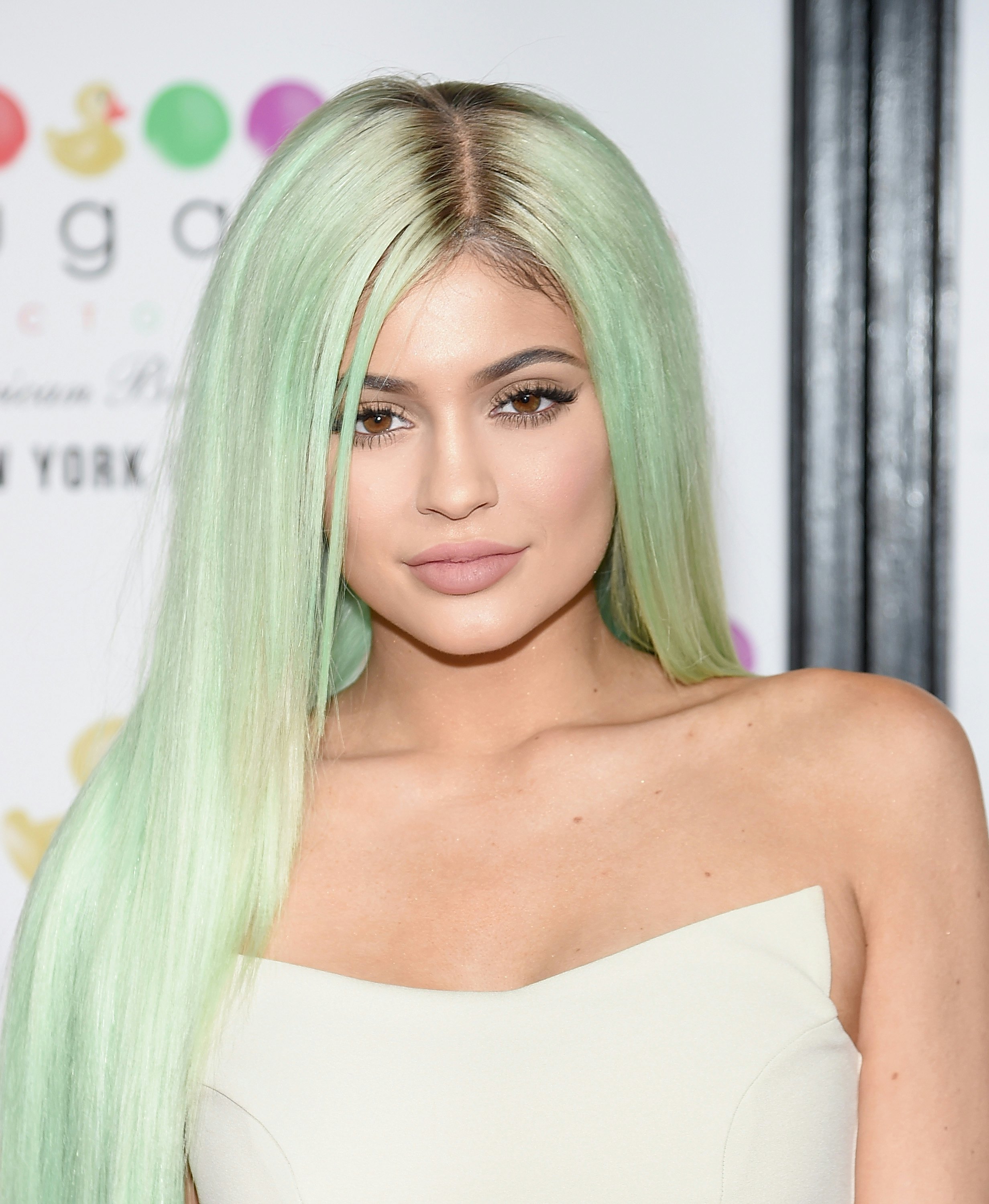 does kylie jenner wear wigs