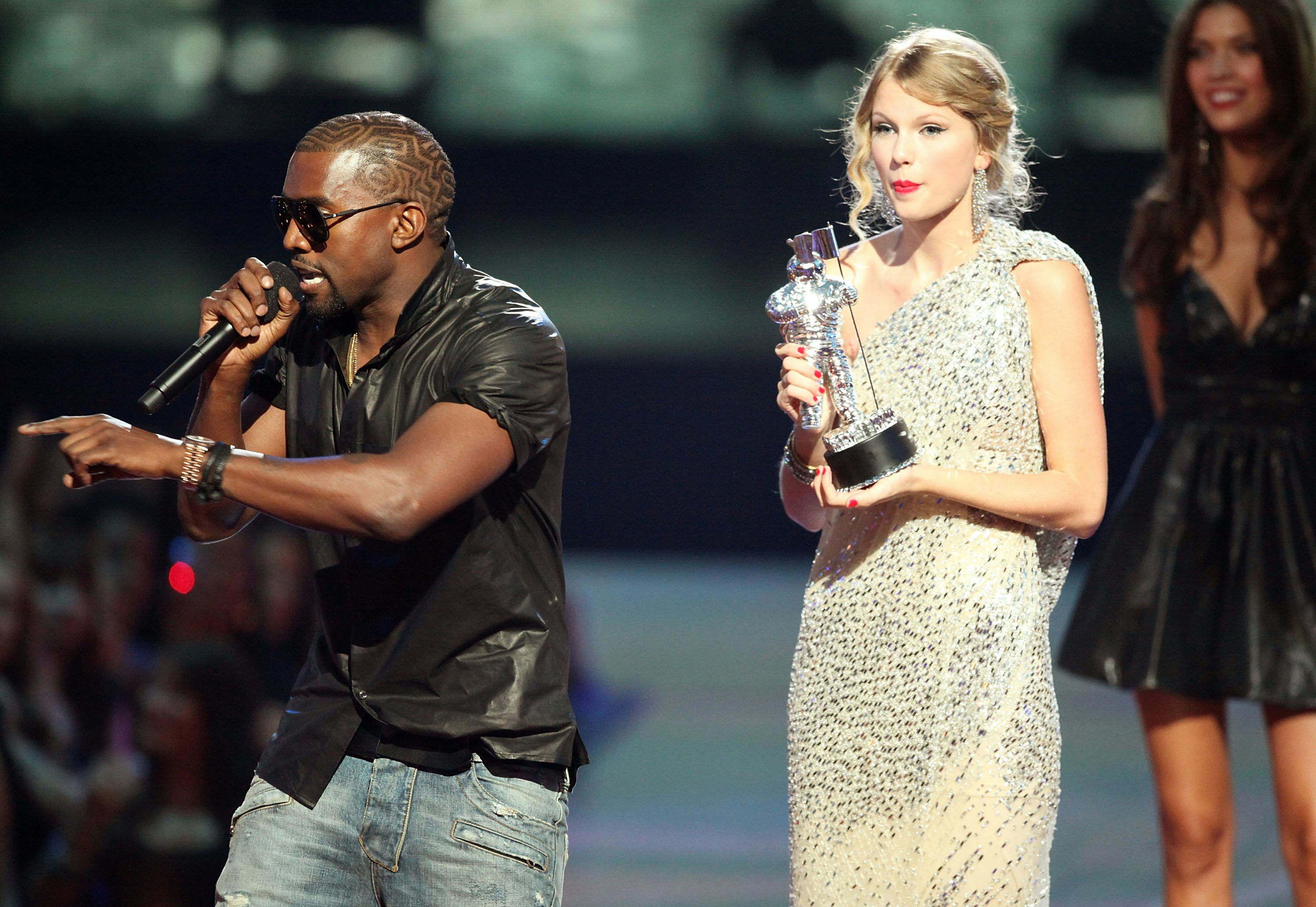 A Timeline Of Kanye West Taylor Swifts Feud To Help You
