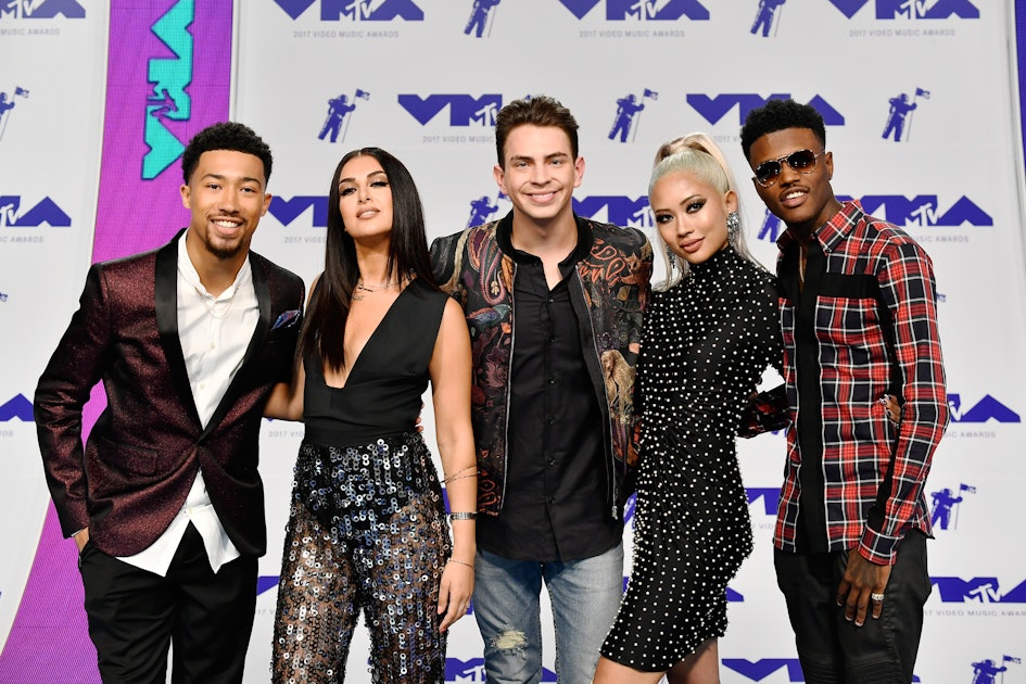 Who Are The New 'TRL' Hosts? The VMAs Introduced The Revival Team In Style