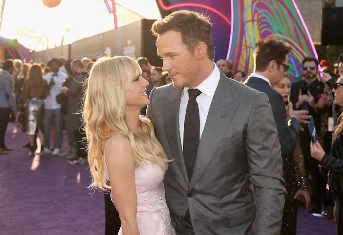 Chris Pratt & Anna Faris posing on the red carpet