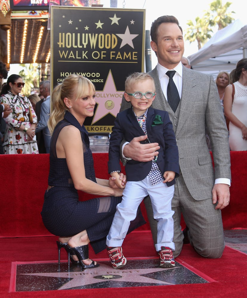 Chris Pratt & Anna Faris posing on the Hollywood Walk of Fame red carpet