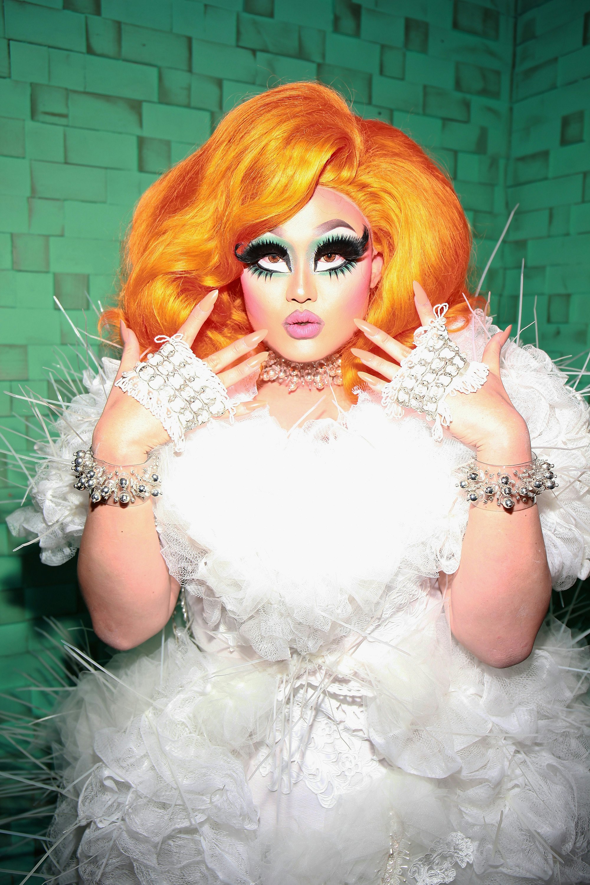 divine drag queen sucks cock