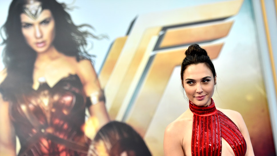 11 Easy Wonder Woman Halloween 2017 Costume Ideas