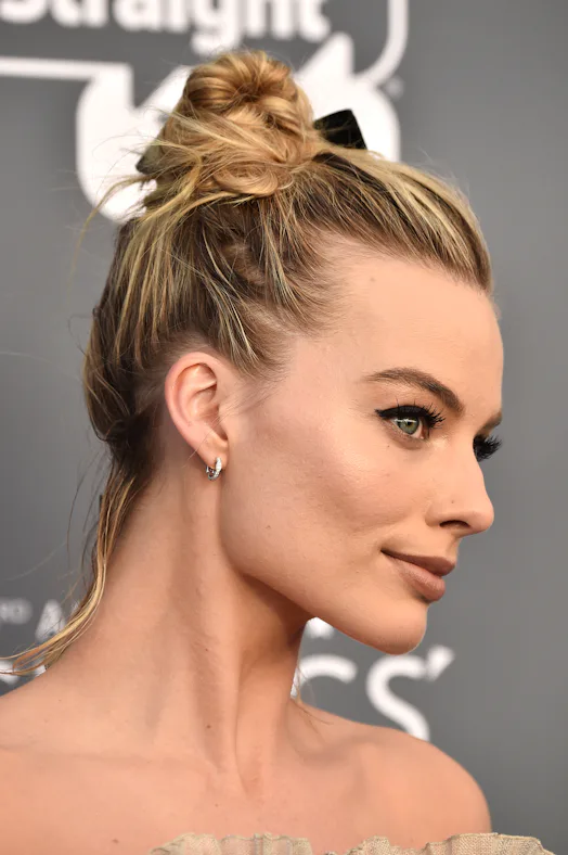 Margot Robbie's Hair Ribbon Is The 50 Cent Accessory That Looks Chic AF