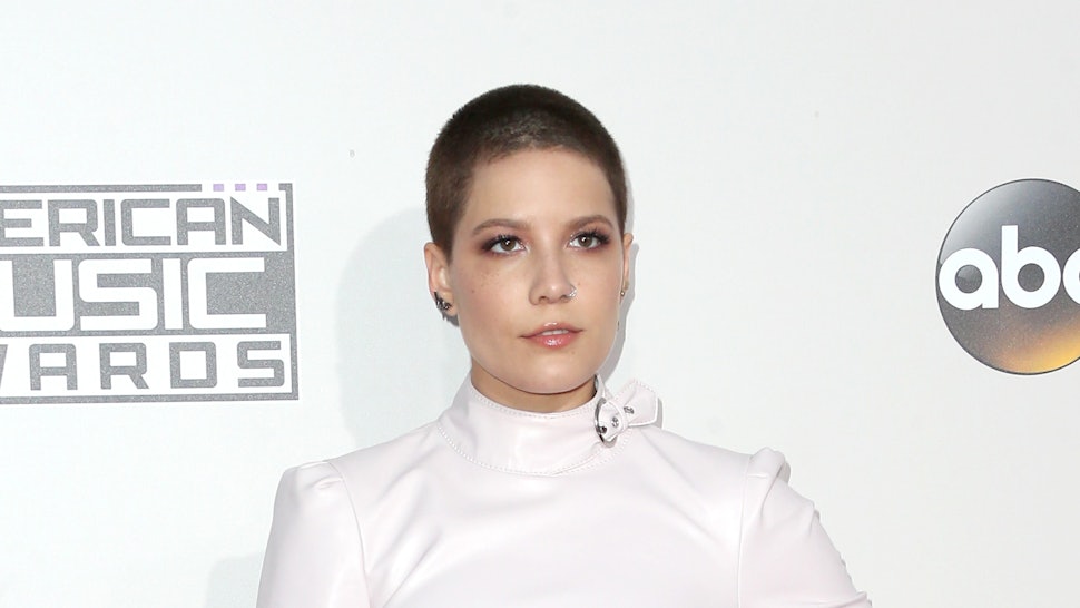 Halsey S New Pixie Cut Will Give You Serious Marilyn Monroe Vibes