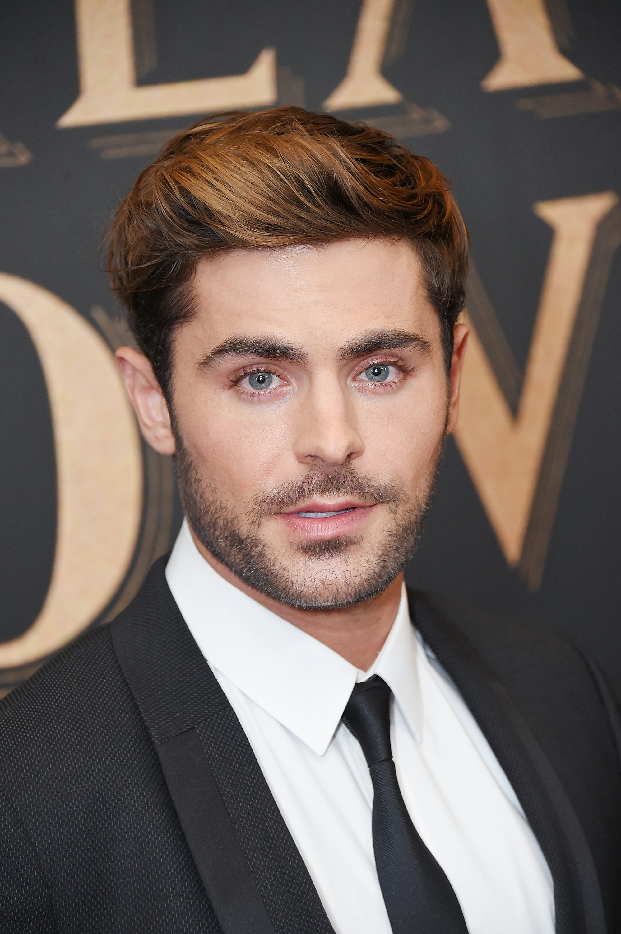 ãzac efronãçåçæå°çµæ