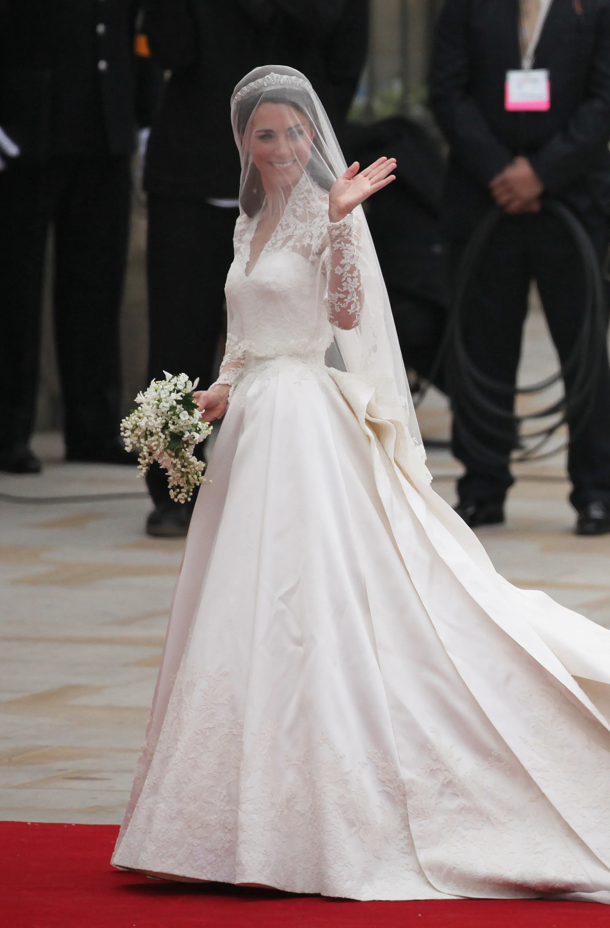 wedding dress like princess eugenie 6 Celeb Wedding Gowns That Look a Lot Like Princess Eugenie's