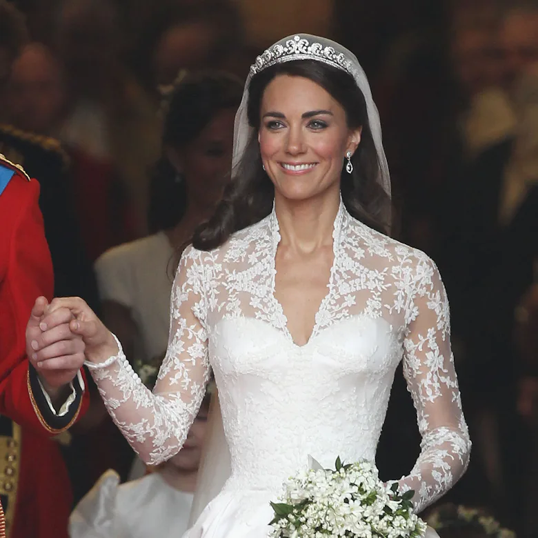 wedding dress like princess eugenie Princess Eugenie Royal Wedding Dress: Designer, Photos
