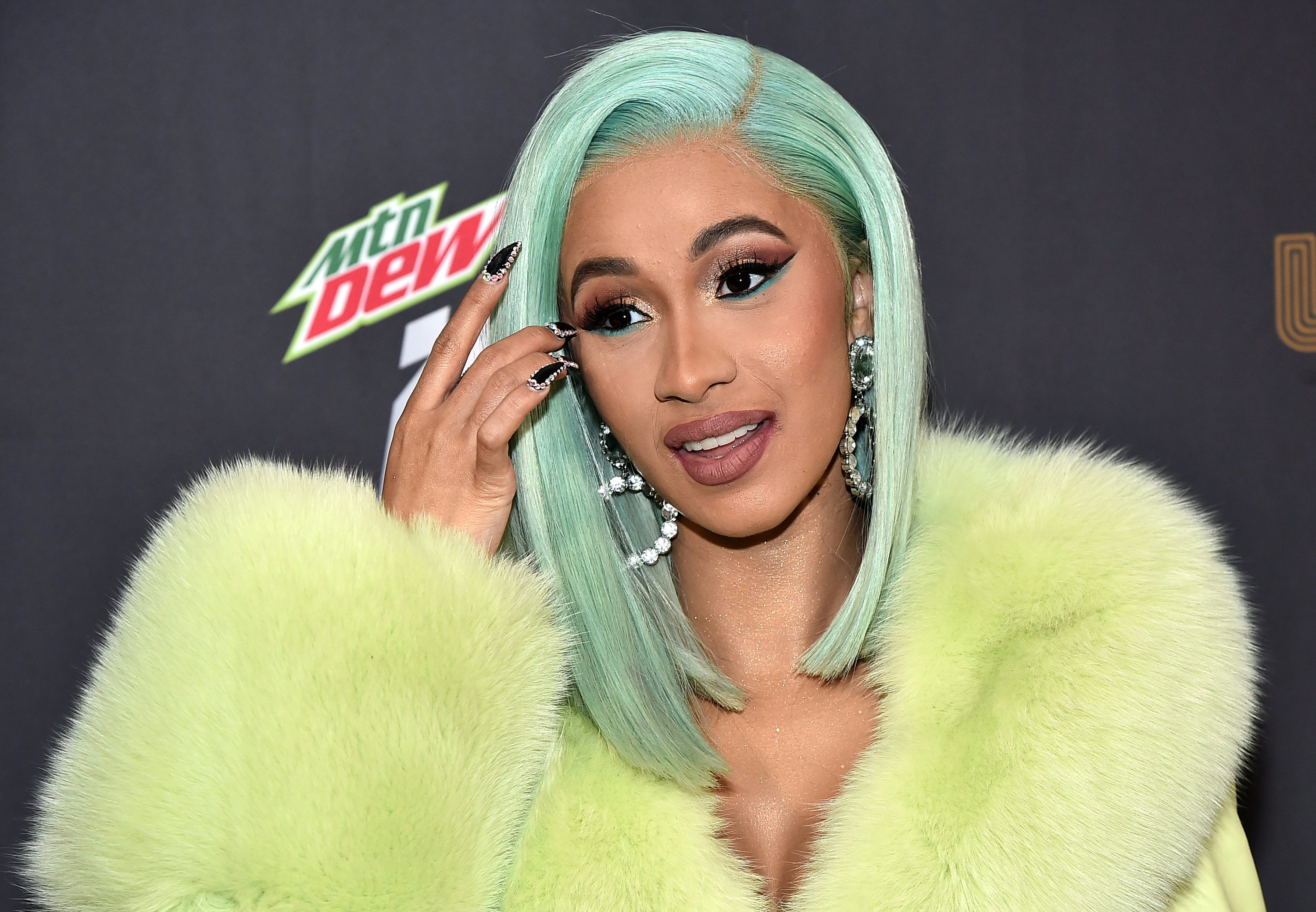 Cardi B Used A Plastic Fork To Comb Her Wig Like A Boss