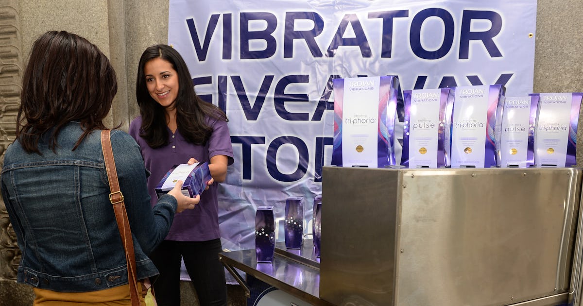 I Used A Couples Vibrator for the First TIme, and It Was Weird And Awesome
