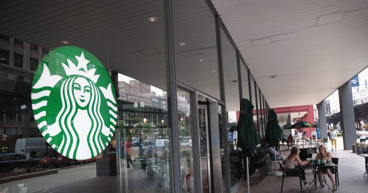 Starbucks Opened Its First Signing Store In The United Starbucks Opened Its First Signing Store In The United