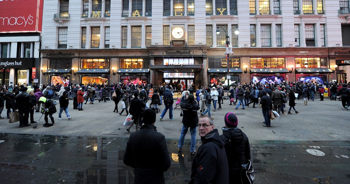 Macy&#39;s 2018 Black Friday Hours Will Give You PLENTY Of Time To Shop