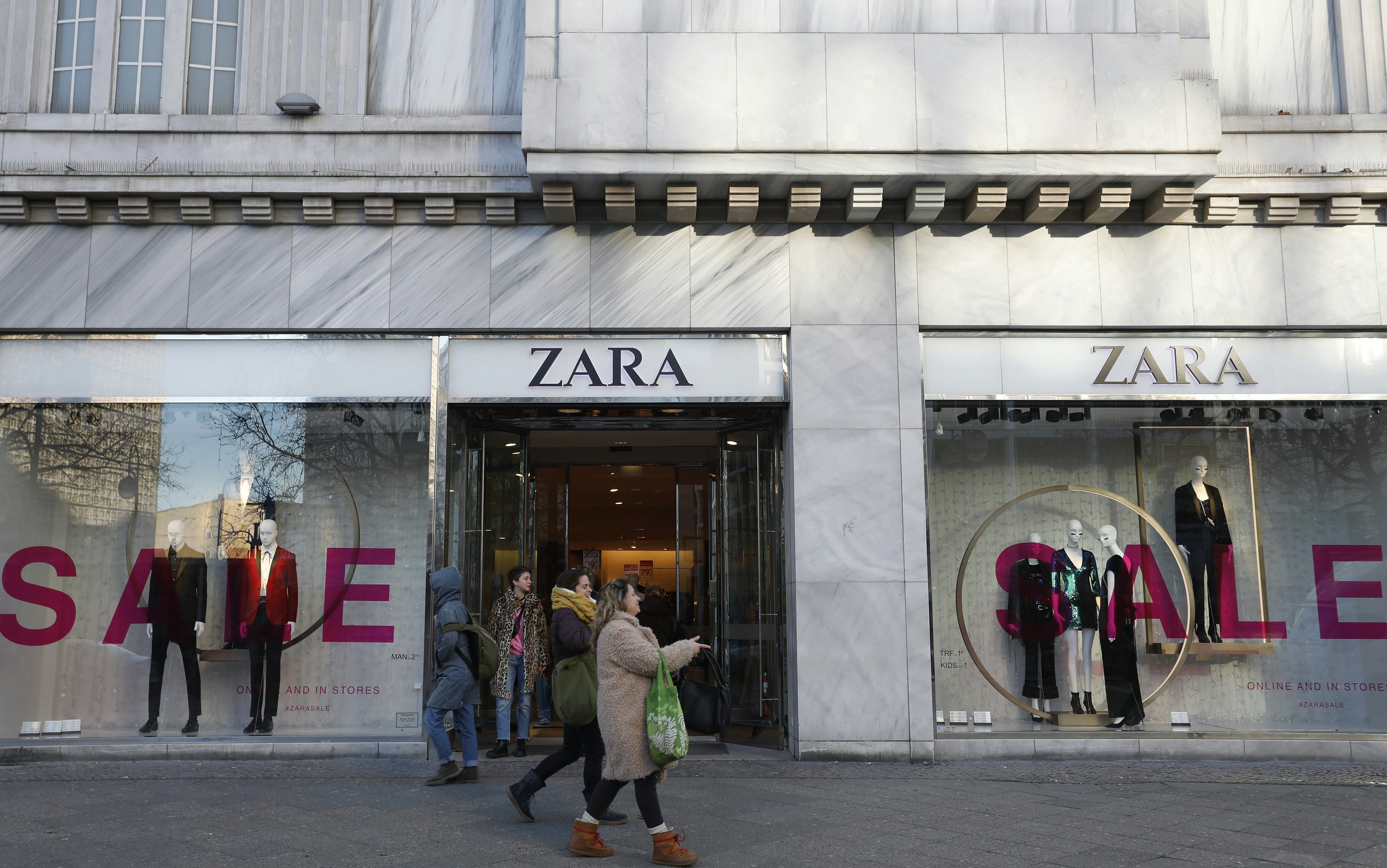 Х зарам. Zara. Zara storefront. Zara sale.