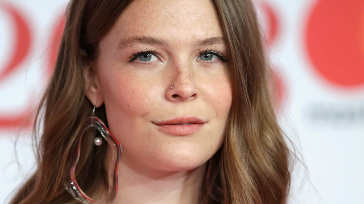 maggie rogers snl red dress This Video Of Maggie Rogers' 'SNL' Performance Of "Fallingwater" Is So Powerful