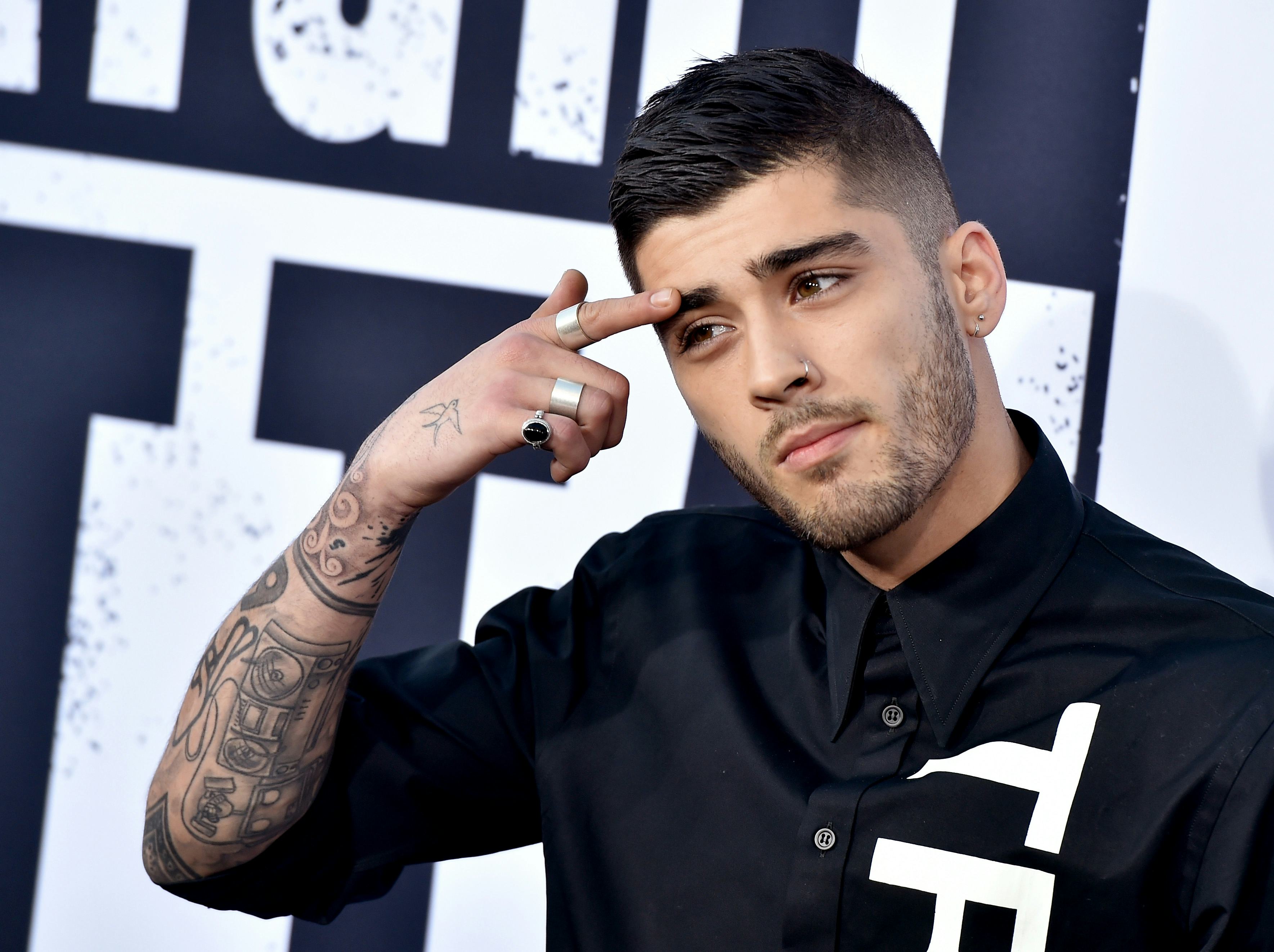 Zayn Malik & The One Direction Guys Still Don't Talk, So Don't Hold ...