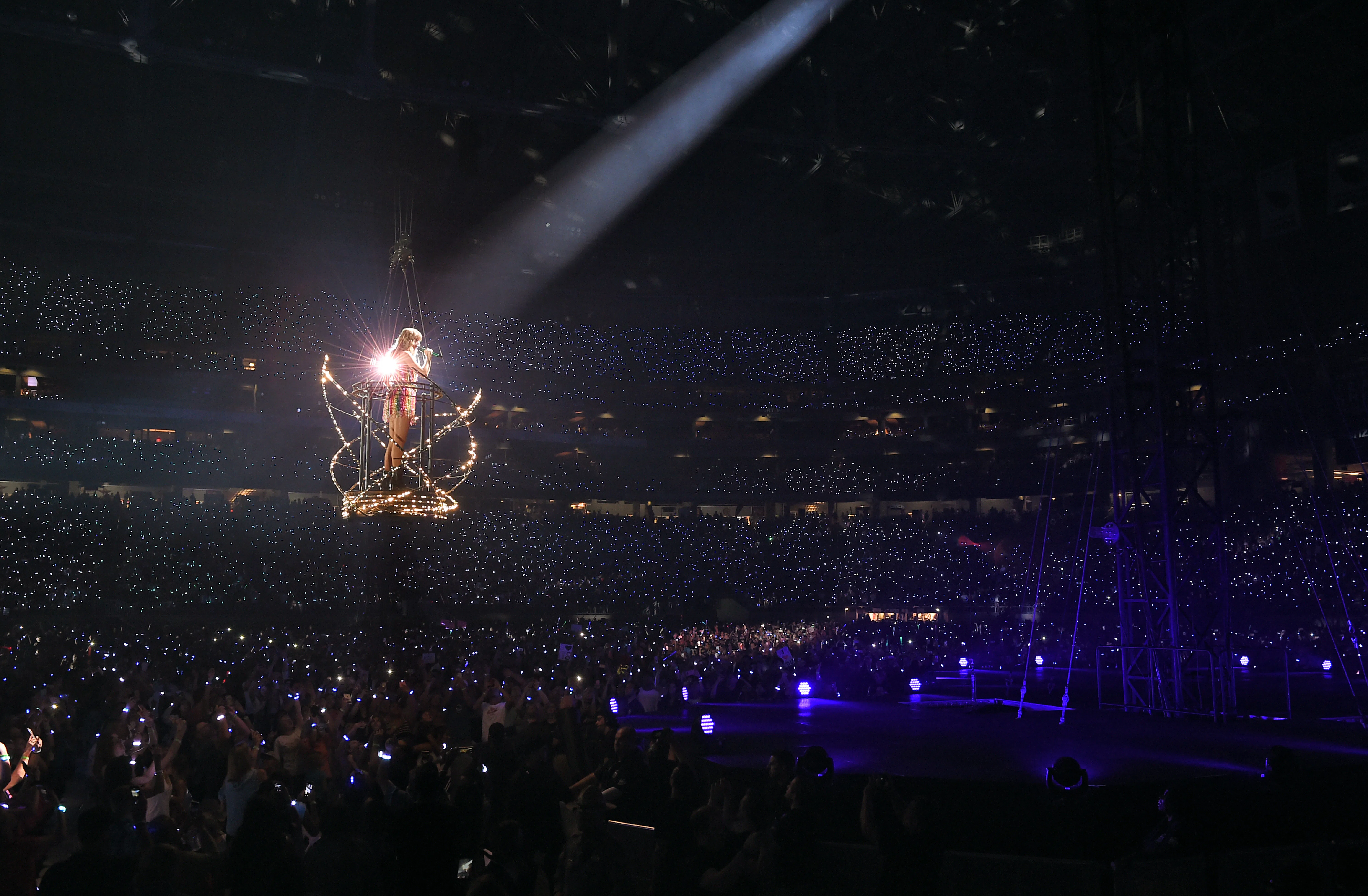 Netflix's Trailer For Taylor Swift's 'Reputation' Concert Film Is Here ...