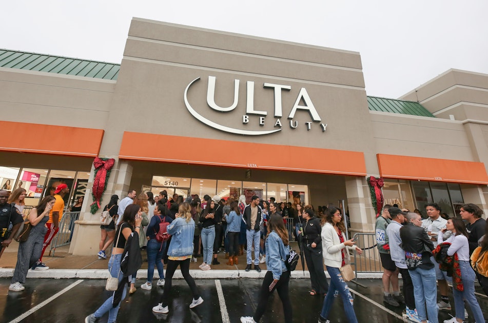 What Are Ulta's Christmas Eve 2018 Hours? The Beauty Hub Will Be Open