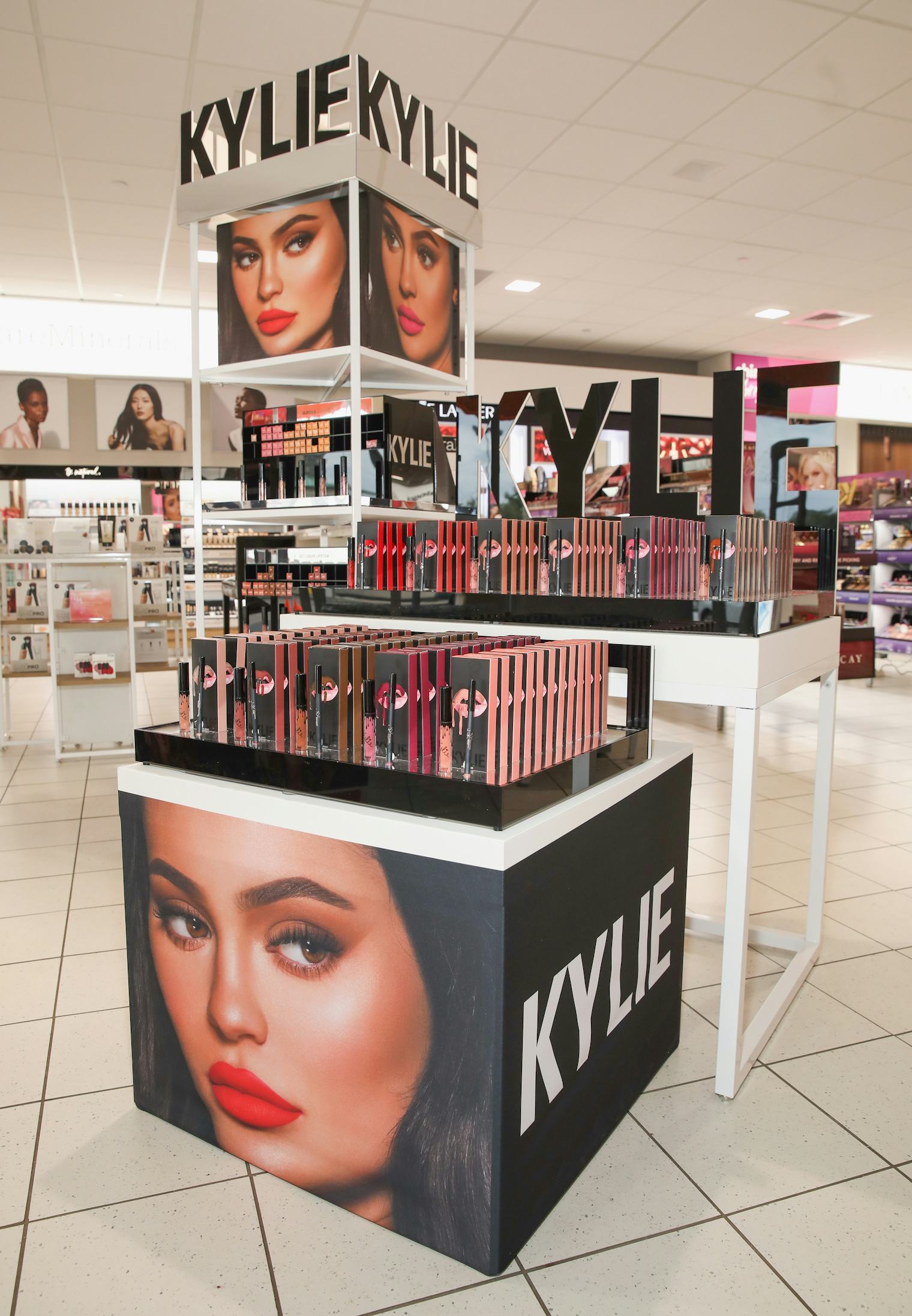 What Are Ulta's Christmas Eve 2018 Hours? The Beauty Hub Will Be Open