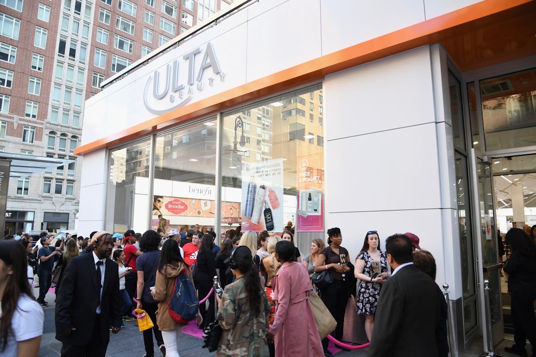 What Are Ulta's Christmas Eve 2018 Hours? The Beauty Hub Will Be Open