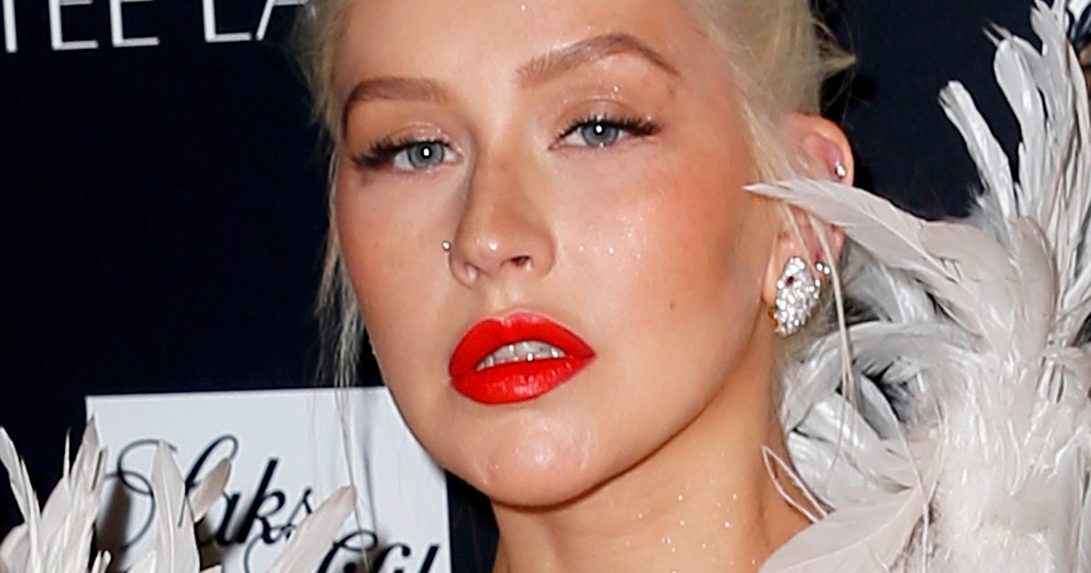 Christina Aguilera S New Dark Brown Hair Is Beautiful No Matter