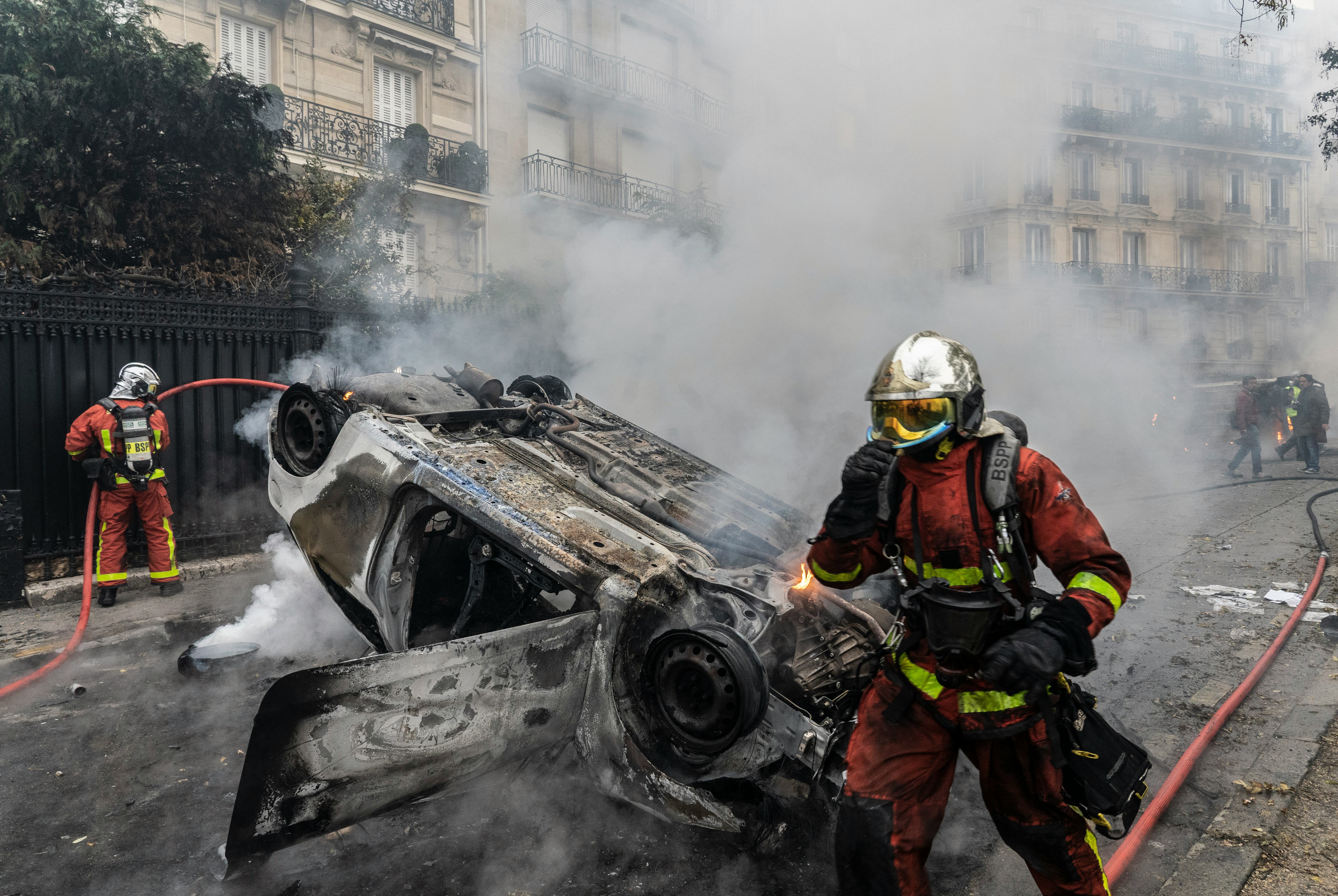 Photos Of The Paris Protests Show How Destructive The City's Worst Riot ...