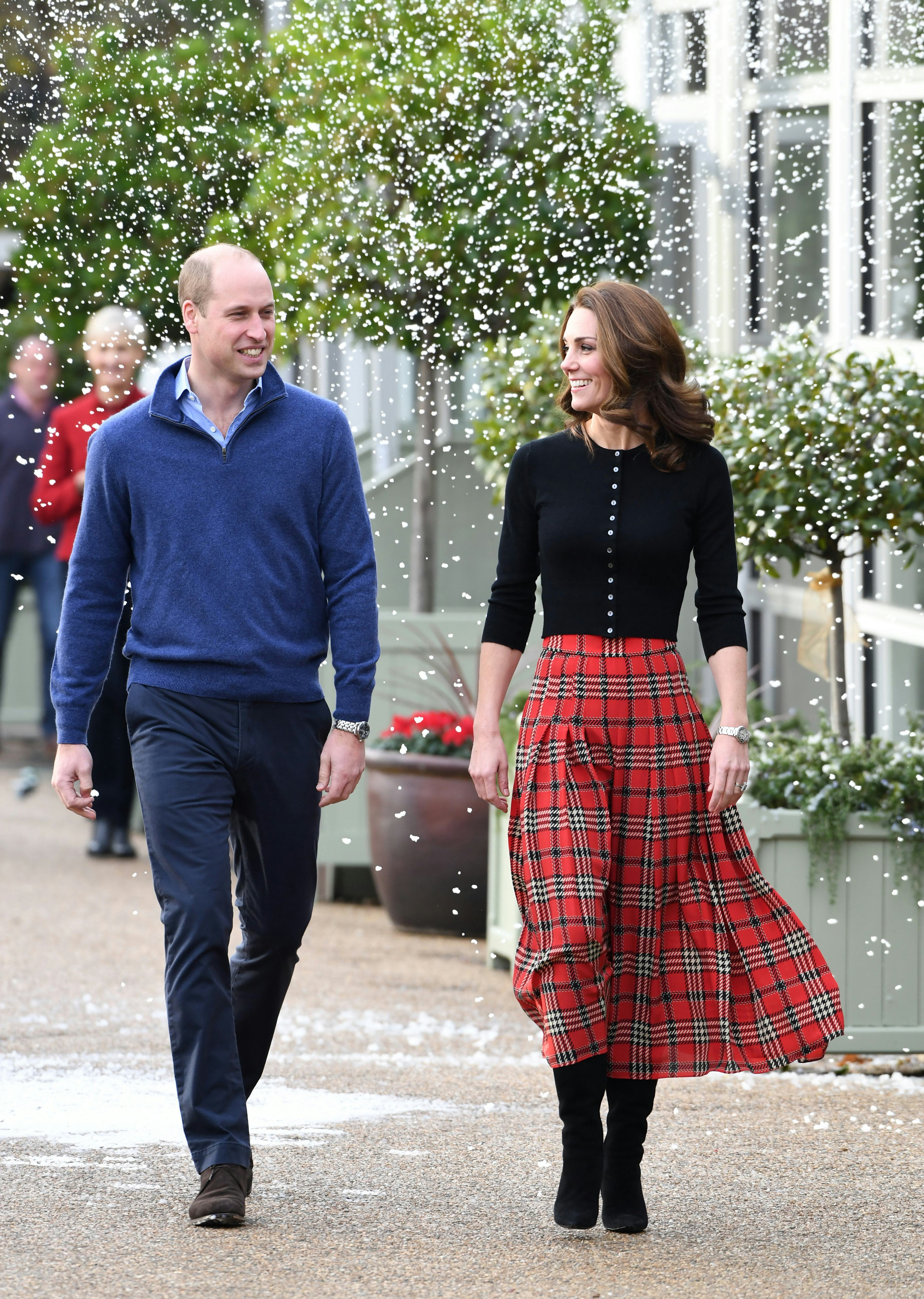 red and black plaid skirt outfits