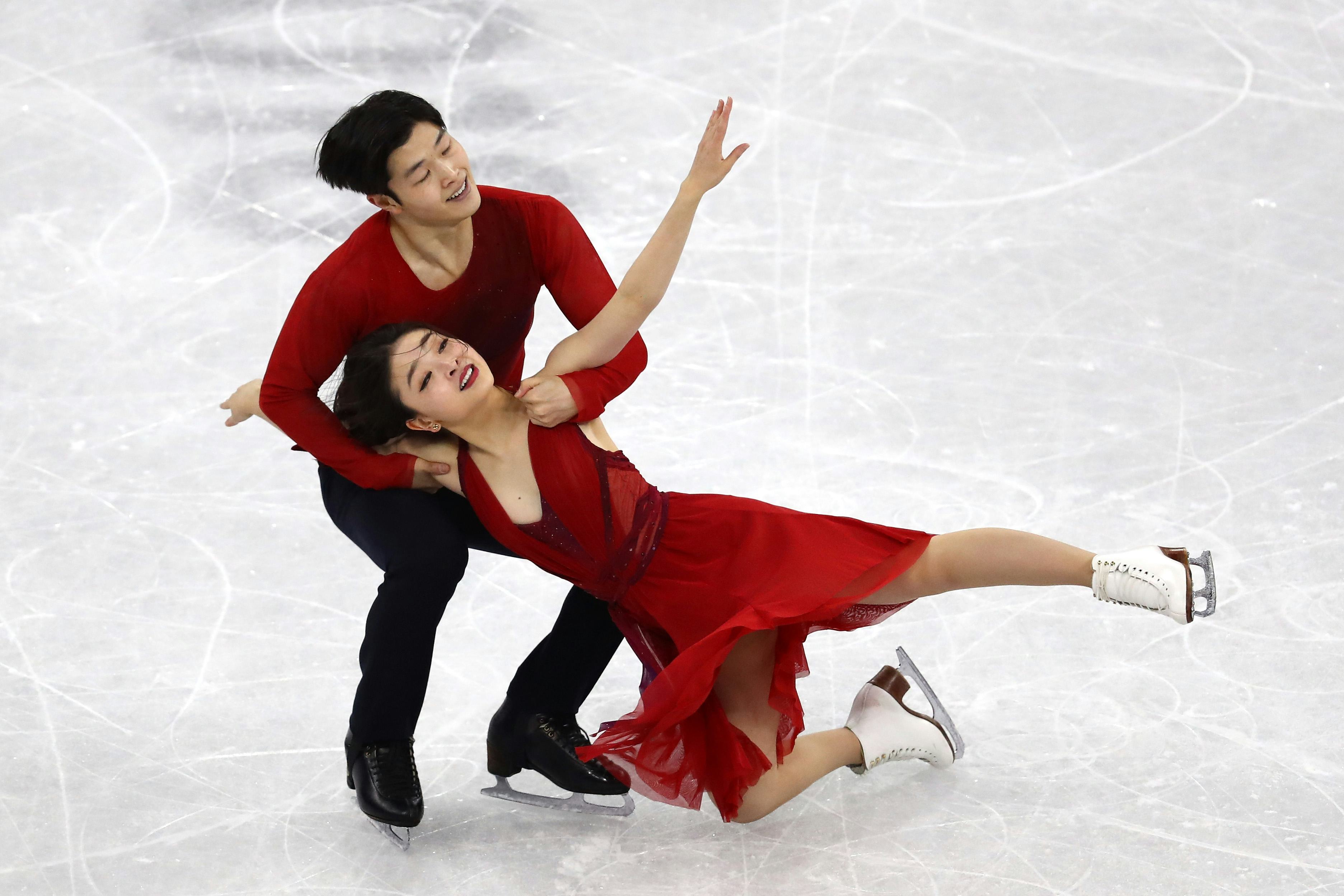 What’s The Difference Between Ice Dancing & Figure Skating? There's One