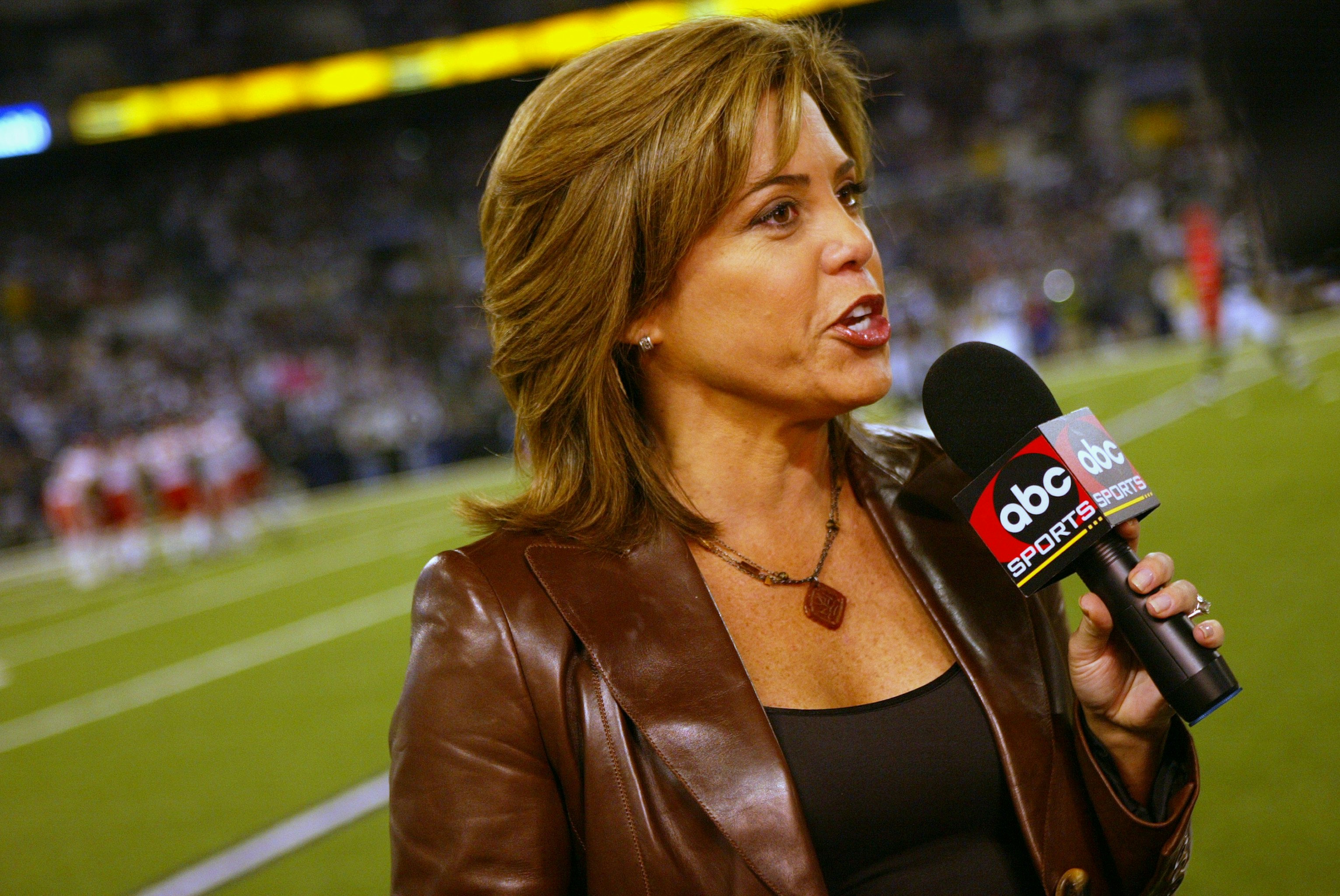 Who Is Michele Tafoya The Super Bowl 2018 Sideline Reporter Has