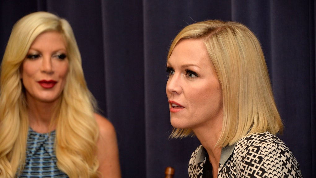 A 90210 Reboot With Tori Spelling Jennie Garth Is Coming We