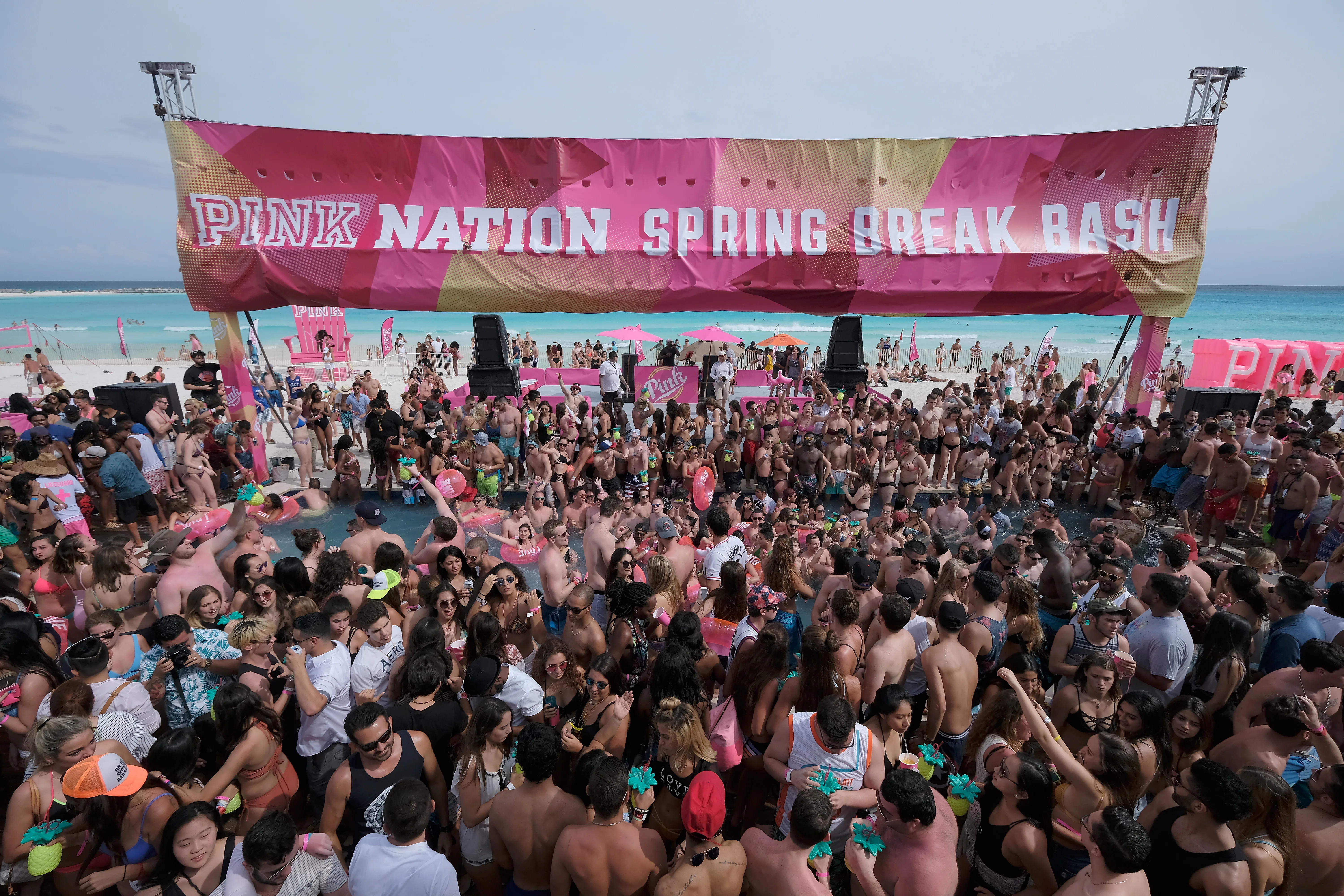 8 Spring Break Travel Hacks For Students Who Are Broke AF