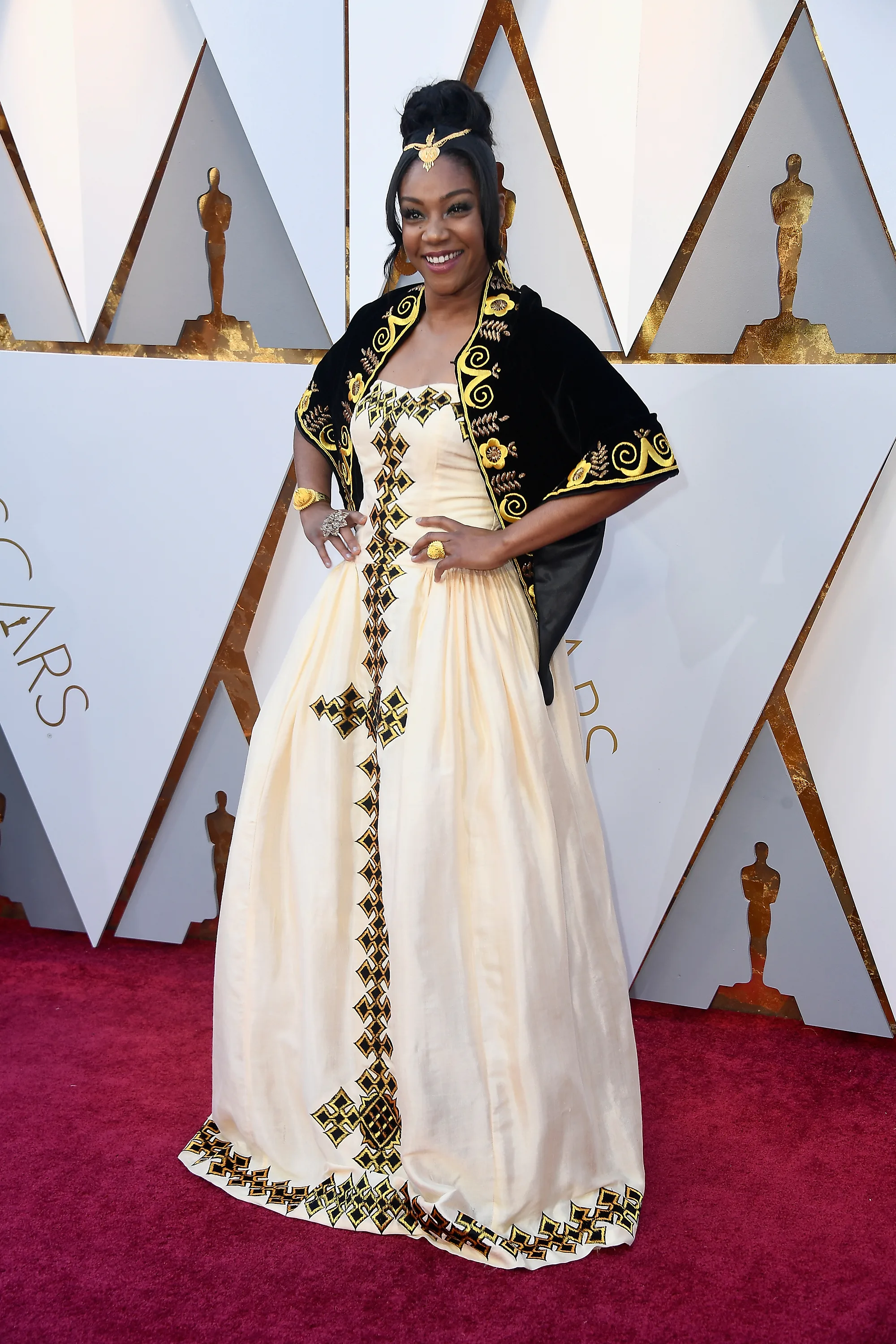 Why Is Everyone Wearing White At The Oscars? It's This Year's Dominant Dress Color Why Is Everyone Wearing White At The Oscars? It's This Year's Dominant Dress Color