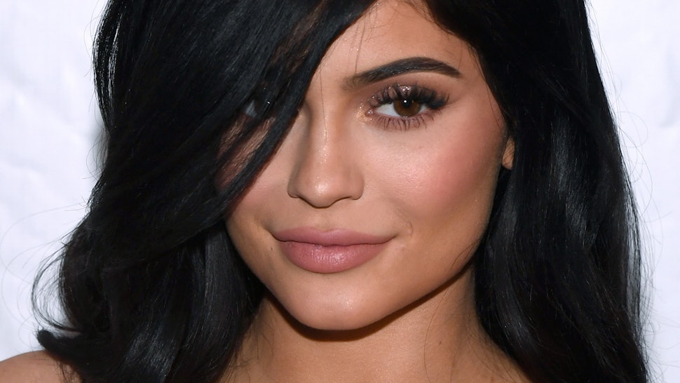Kylie Jenners Eyeliner Hack Doesnt Actually Include Eyeliner At All