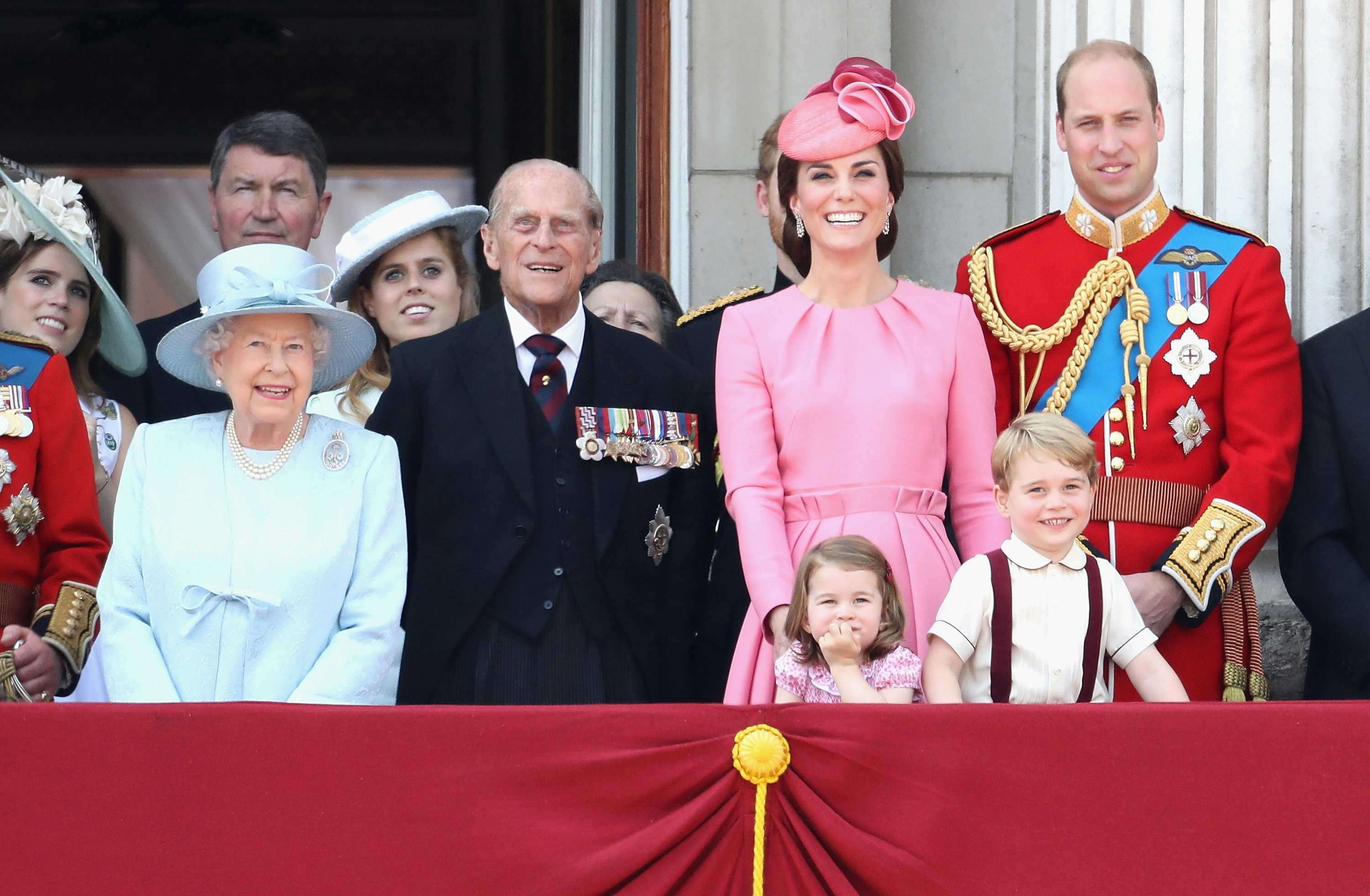 All Of The Royal Family Portraits Give An Intimate Look Into A Powerful ...